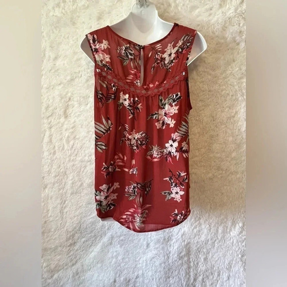MAURICES Floral Crochet Trim Sleeveless Blouse Size Large - Picture 2 of 7
